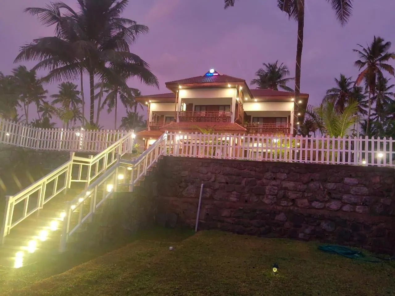 *** Отель Flower Hill Cottage Варкала Индия